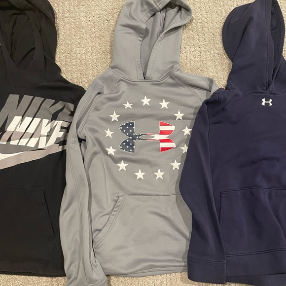 4 Under Armour and Nike Youth Boy’s Sweatshirts - Picture 3 of 9